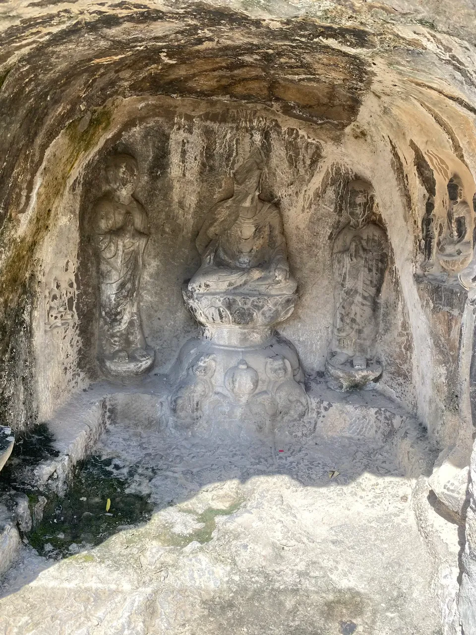 Buddha with head stolen